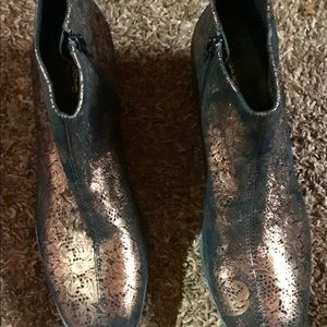 Ankle booties metallicgold and black size 8.5
